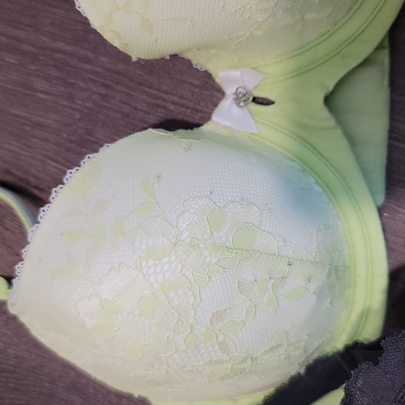 Victoria's secret bra bundle. Great condition. - Picture 2 of 7